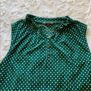 ✨ Green polka dot sleeveless blouse ✨